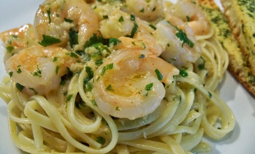 Velvety Garlic Shrimp Pasta: A Dreamy Dish That Melts in Your Mouth!