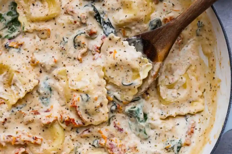 This One-Pot Creamy Tuscan Pasta, is irresistibly easy anddelicious! The addition of white beans creates a surprisingly rich and creamytexture, making it the perfect weeknight meal.