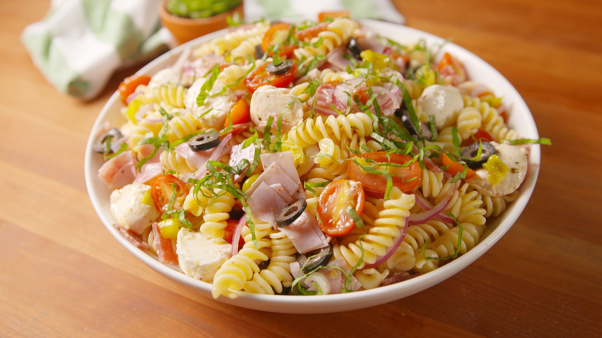 Effortlessly Delicious Pasta Salad: Quick, Easy, and Tasty